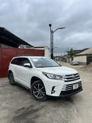 Toyota Highlander XLE 4x4 V6 (3.5L 6cyl 8A) 2018 White