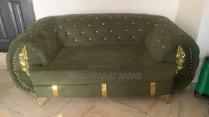 3 Sitter Chair and 2 Single Chair With a Center Table