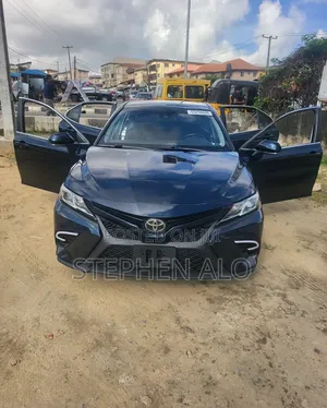 Toyota Camry 2018 Blue