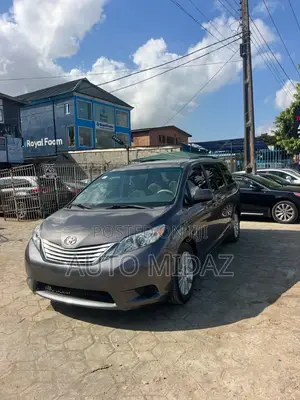 Toyota Sienna LE AWD 7-Passenger 2013 Gray