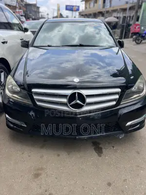 Mercedes-Benz C250 2012 Black