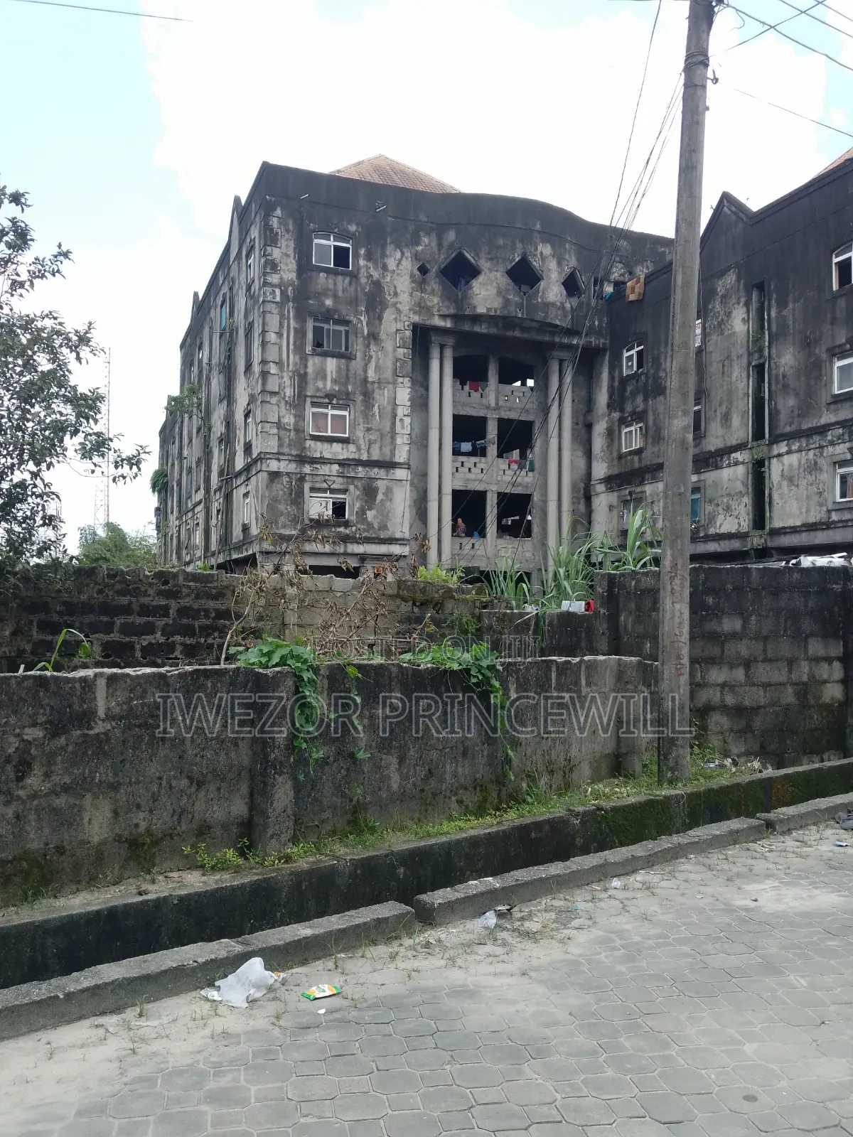 11 Plots With a Hotel Structure in GRA for Sale