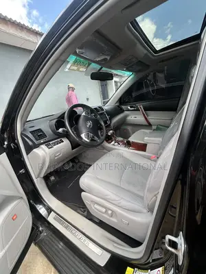 Toyota Highlander Limited 3.5l 4WD 2013 Black