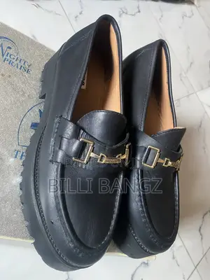 Ladies Shoe