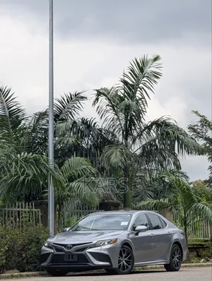 Toyota Camry SE 2023 Silver