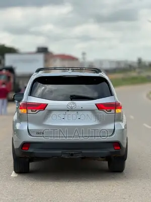 Toyota Highlander XLE V6 4x4 (3.5L 6cyl 6A) 2016 Silver