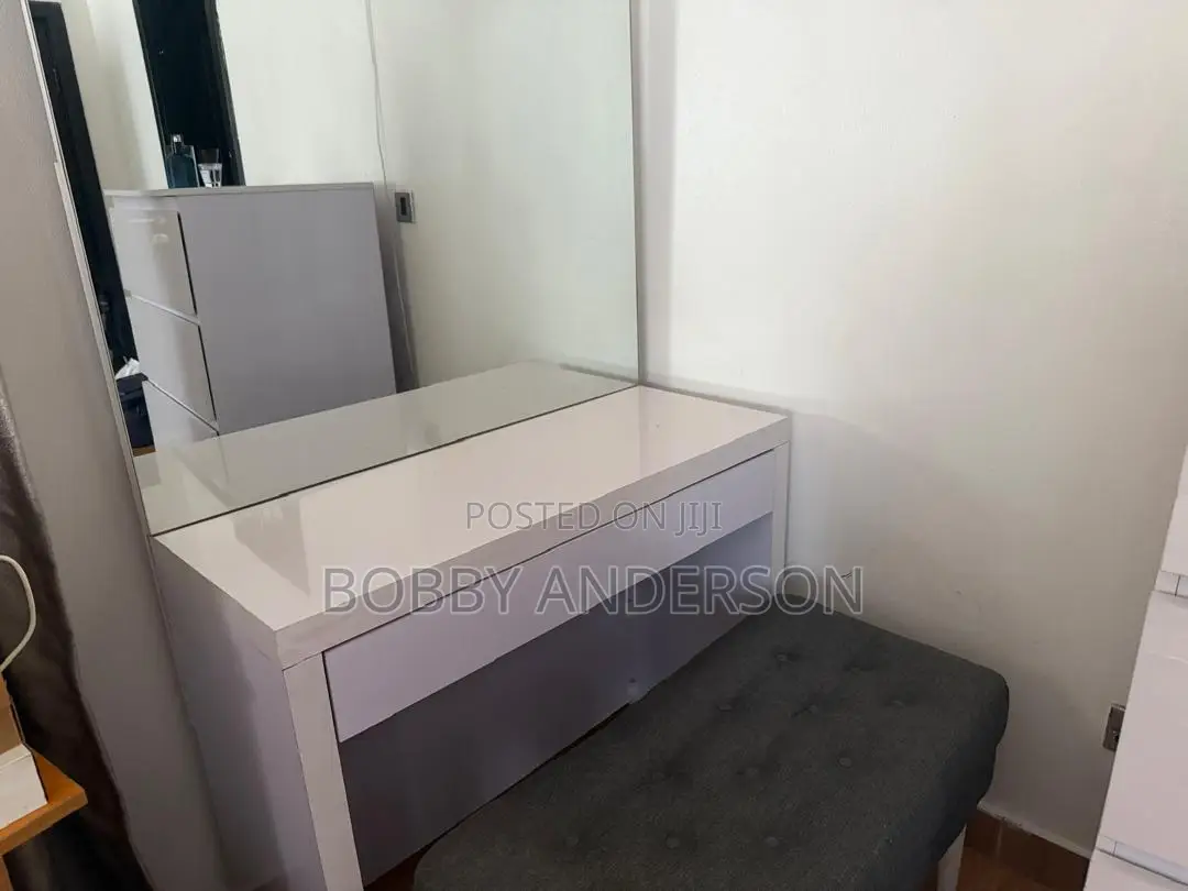 Dresser Table Set