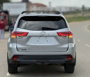 Toyota Highlander XLE V6 4x4 (3.5L 6cyl 6A) 2016 Silver