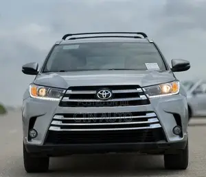 Toyota Highlander XLE V6 4x4 (3.5L 6cyl 6A) 2016 Silver