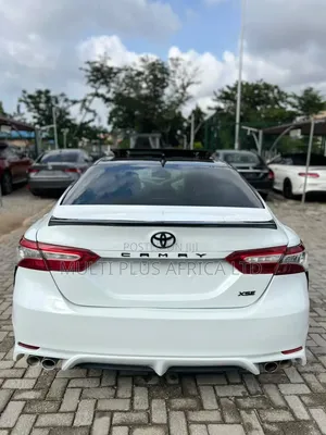Toyota Camry XLE V6 FWD 2020 White
