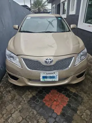 Toyota Camry 2010 Gold