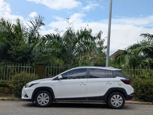 Toyota Yaris 2021 White