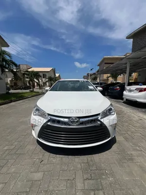 Toyota Camry LE 4dr Sedan (2.5L 4cyl 6A) 2015 White
