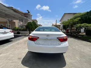 Toyota Camry LE 4dr Sedan (2.5L 4cyl 6A) 2015 White