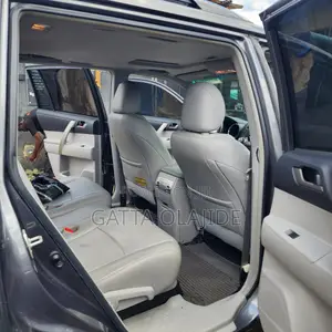 Toyota Highlander SE 2012 Gray