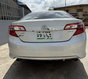 Toyota Camry XLE 4dr Sedan (3.5L 6cyl 6A) 2014 Silver
