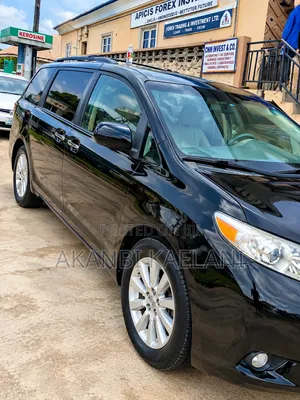 Toyota Sienna 2011 Black