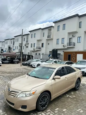 Toyota Camry SE 4dr Sedan (2.4L 4cyl 5A) 2009 Gold