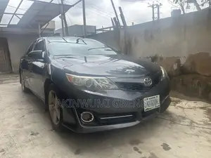 Toyota Camry SE Sport 4dr Sedan (2.5L 4cyl 6A) 2014 Gray