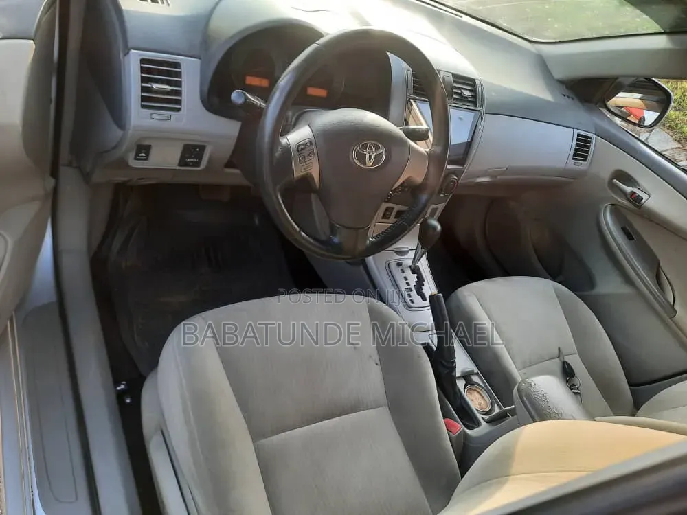 Toyota Corolla 2012 Silver