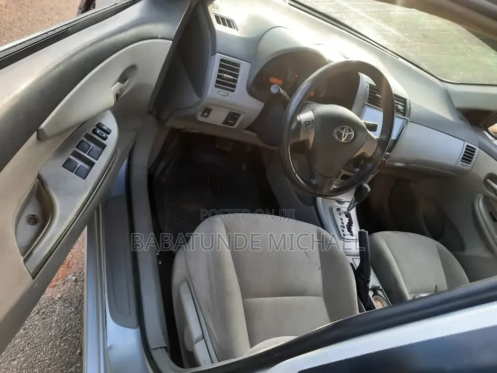 Toyota Corolla 2012 Silver