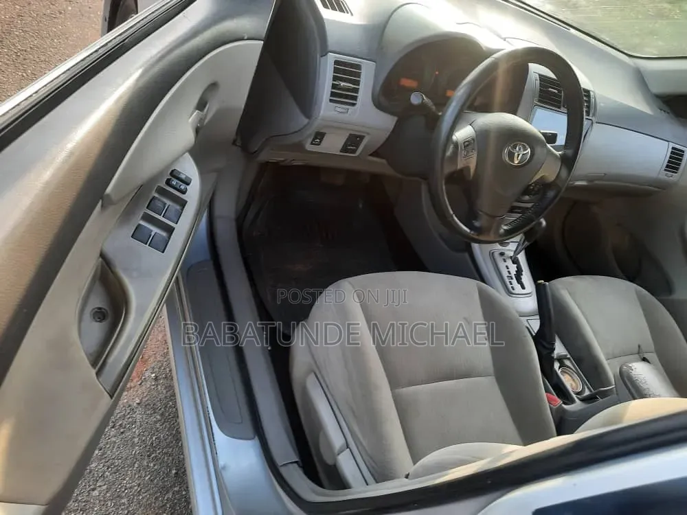 Toyota Corolla 2012 Silver