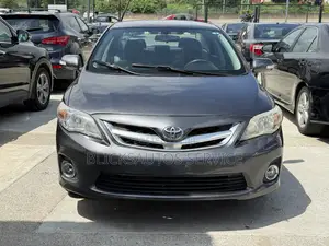 Toyota Corolla LE 4dr Sedan (1.8L 4cyl 4A) 2013 Gray