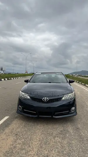 Toyota Camry SE V6 4dr Sedan (3.5L 6cyl 6A) 2013 Black