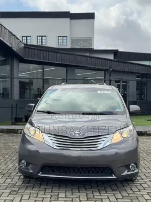 Toyota Sienna LE 8-Passenger 4dr Minivan (3.5L 6cyl 6A) 2015 Gray