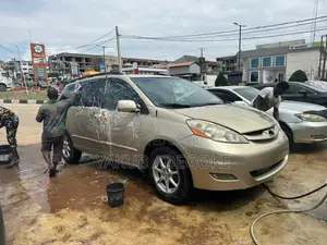 Toyota Sienna 2006 Gold
