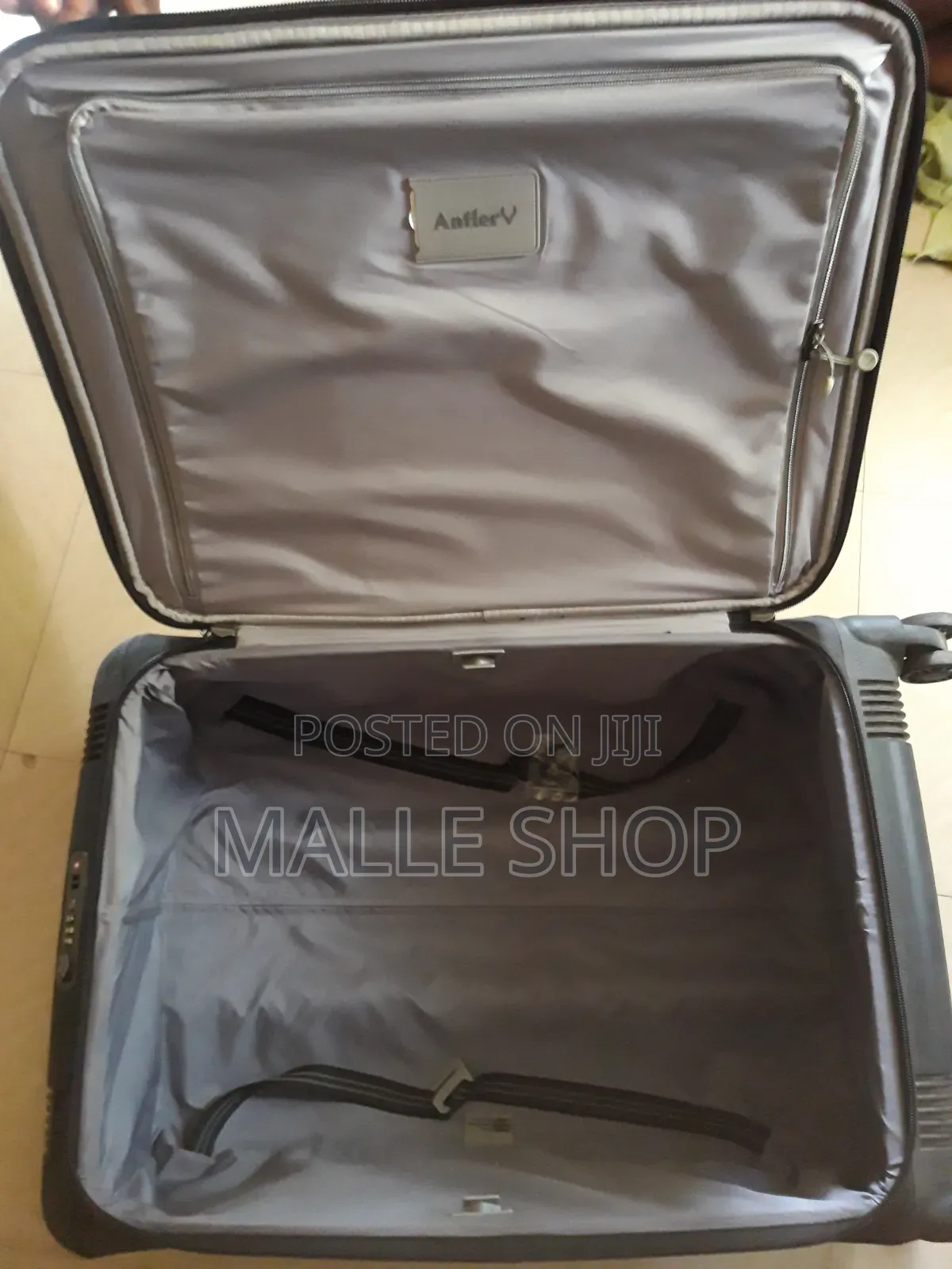 Black Medium Size Travelling Bag.