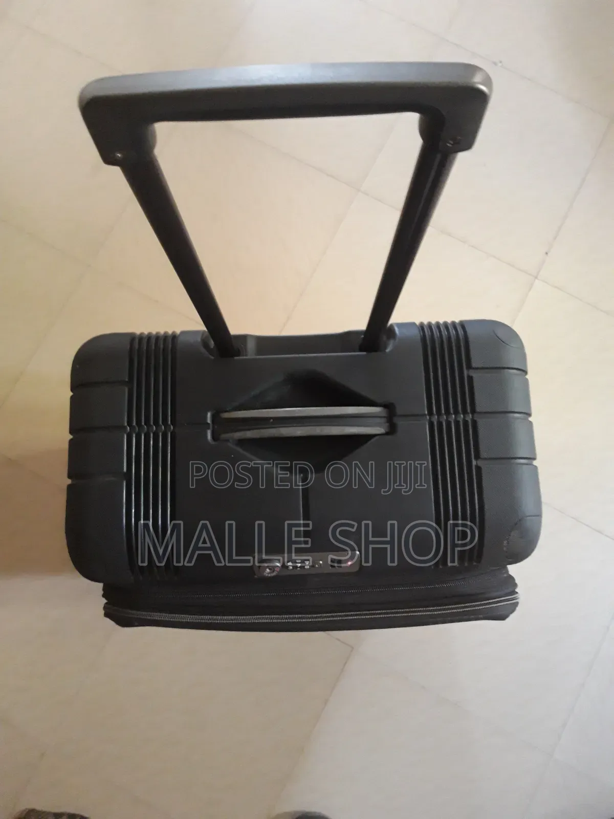 Black Medium Size Travelling Bag.