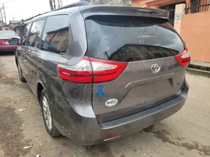 Toyota Sienna 2017 Gray