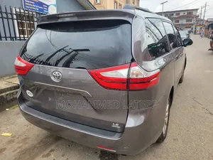 Toyota Sienna 2017 Gray
