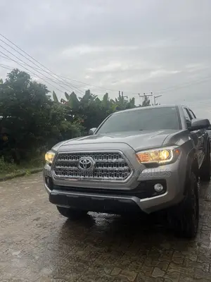 Toyota Tacoma 2017 Silver