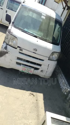 Toyota HiAce 2015 White