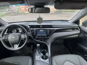 Toyota Camry SE FWD (2.5L 4cyl 8AM) 2018 Black