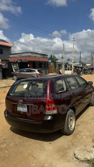 Toyota Corolla Liftback 2003 Red