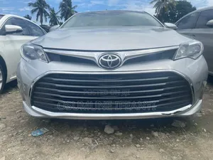 Toyota Avalon Limited 4dr Sedan (3.5L 6cyl 6A) 2015 Silver