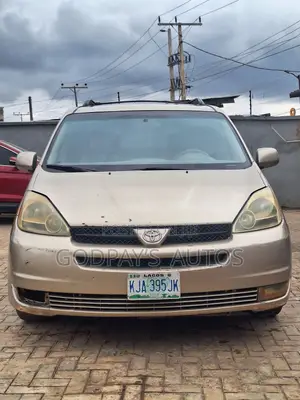 Toyota Sienna XLE AWD (3.3L V6 5A) 2004 Gold