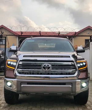 Toyota Tundra Platinum 5.7L V8 4x4 CrewMax 5.6 ft. box 145.7 in. WB