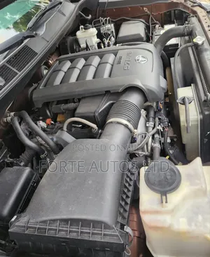 Toyota Tundra Platinum 5.7L V8 4x4 CrewMax 5.6 ft. box 145.7 in. WB