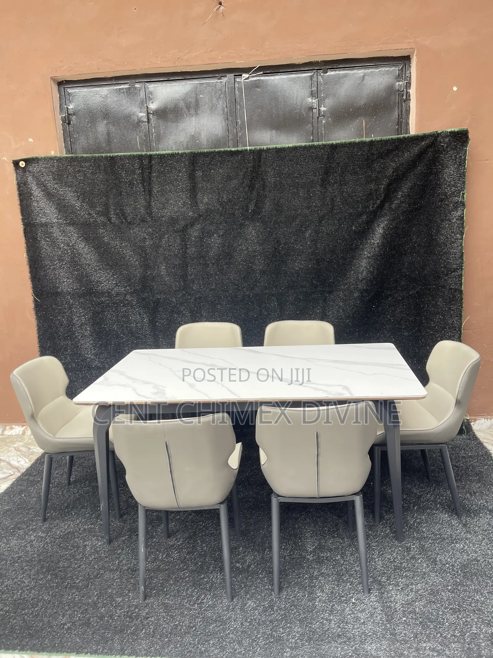 Decorative 6 Seater Dinning
