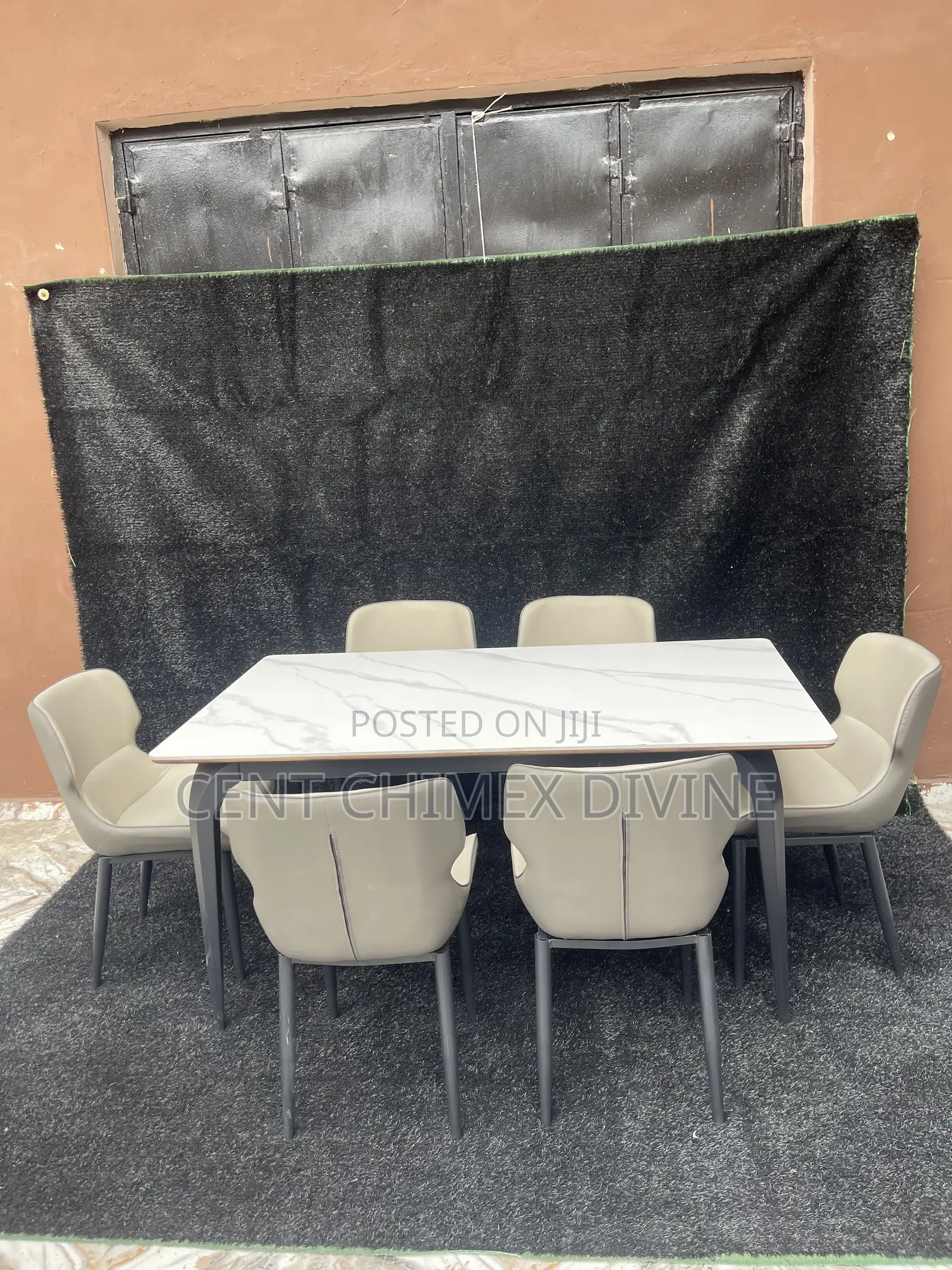 Decorative 6 Seater Dinning