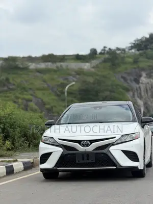 Toyota Camry XSE V6 (3.5L V6 8A) 2019 White