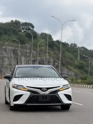 Toyota Camry XSE V6 (3.5L V6 8A) 2019 White