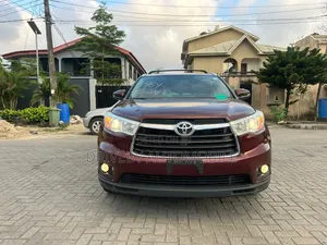 Toyota Highlander XLE 4dr SUV AWD (3.5L 6cyl 6A) 2015 Red