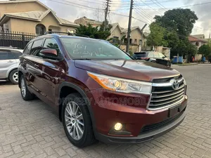 Toyota Highlander XLE 4dr SUV AWD (3.5L 6cyl 6A) 2015 Red
