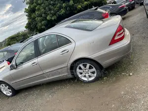 Mercedes-Benz C180 2007 Gold