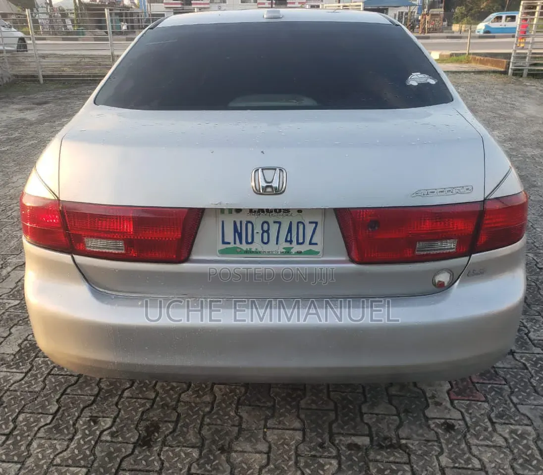 Honda Accord 2005 Silver